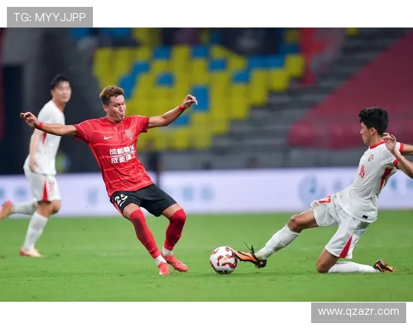 成都蓉城迎战青岛海牛 展现攻防对决激烈较量