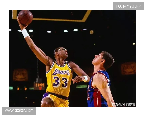 天勾贾巴尔与尤因的传奇对决：篮球历史上的巅峰时刻解析
